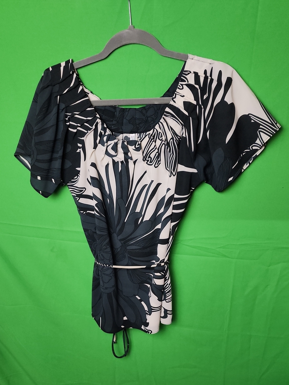 M. by M. Kalan Black & White Floral Scoop Neck Tunic Top Blouse Size Small
